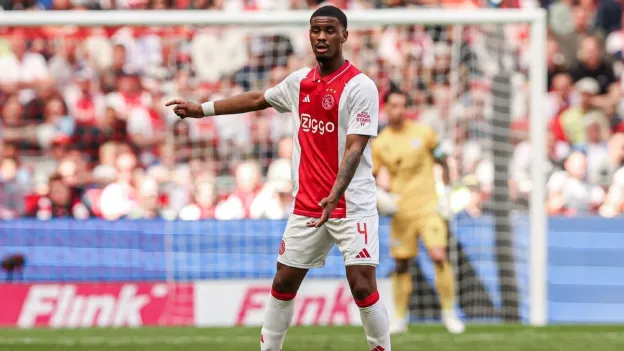 Chelsea Signs Ajax Defender Jorrel Hato for €46.5 Million
