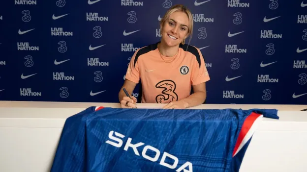 Chelsea Signs Ellie Carpenter from OL Lyonnes in Women's Super League Transfer