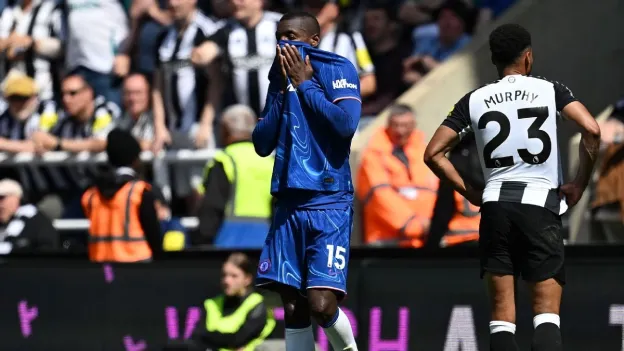 Chelsea Struggle Without Striker After Jackson's Red Card in Champions League Battle