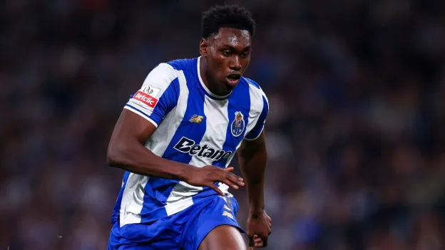 Chelsea to Pursue Spain Striker Samu Agehowa in Upcoming Transfer Window