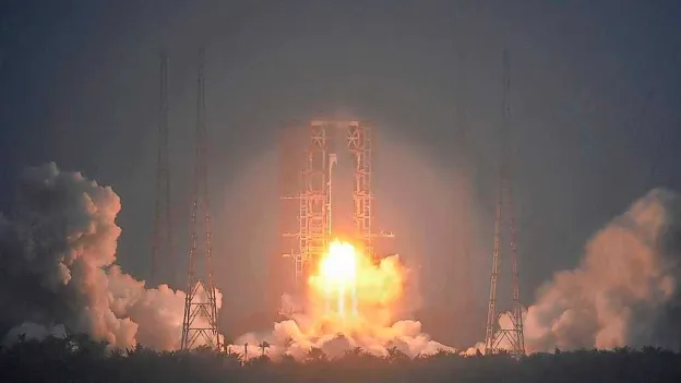 China's Rocket Launch Draws Tourists to Hainan Island