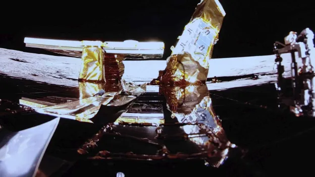Commercial Blue Ghost Lander Sends First Photo to Earth: A Moon Selfie