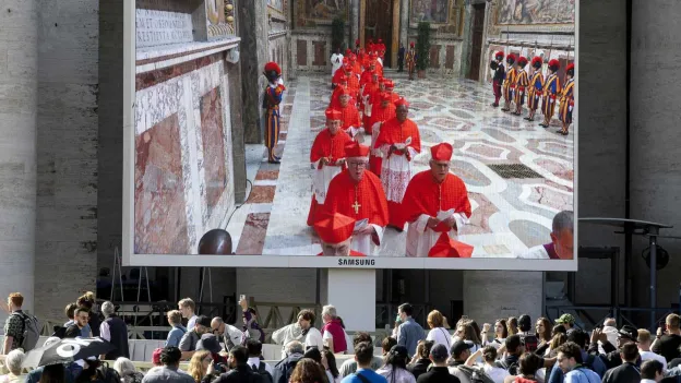Conclave Begins in Sixtine Chapel to Elect New Pope