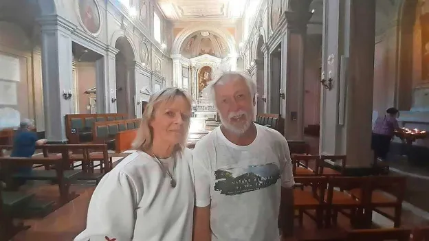 Dutch Visitors Impressed by Atmosphere on St. Peter's Square in Rome
