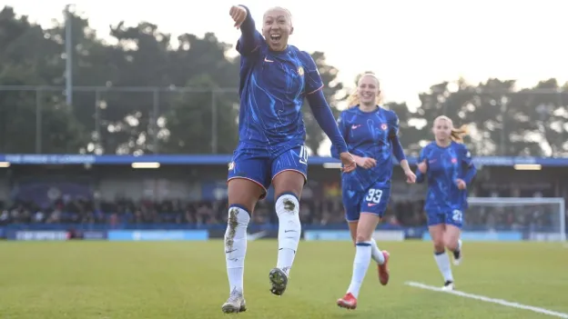 Exciting Weekend in Women's Football: James Saves Chelsea, Kelly Returns, Wolfsburg Thrash Frankfurt