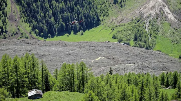 Fear of Flooding After Swiss Glacier Collapse in Blatten: One Person (64) Still Missing