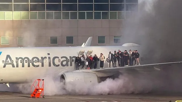 Fearful Moments in the US: Passenger Plane Catches Fire