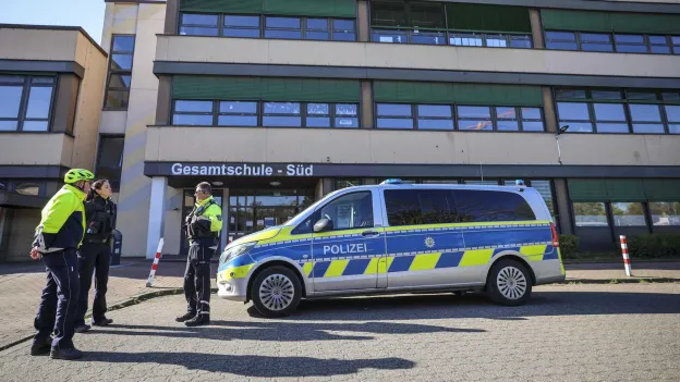 Fifteen Schools in Duisburg Closed Due to Far-Right Threats
