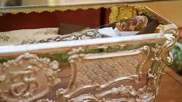 Holy Relic: Body of Saint Theresa Preserved for Centuries on Display Again