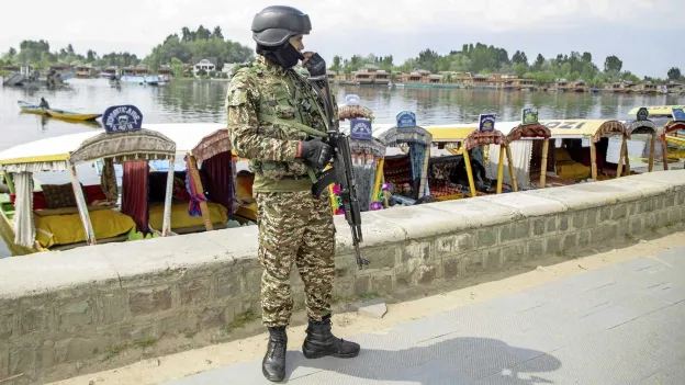 India Accuses Pakistan of Violating Ceasefire, Explosions Heard in Kashmir