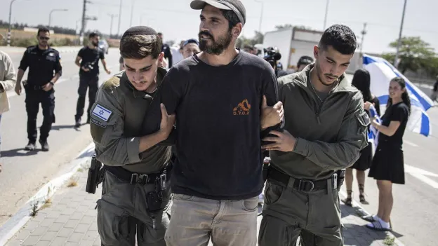 Israeli Protesters Attempt to Block Humanitarian Aid Delivery to Gaza, Two Arrested