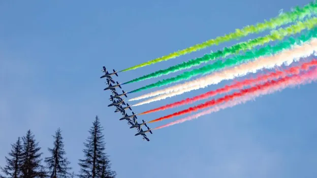 Italian Air Force Stunt Team: Three Planes Collide During Training