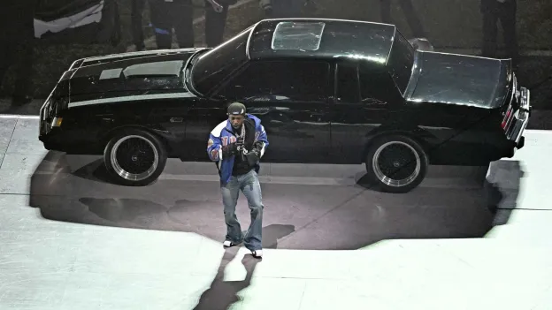 Kendrick Lamar Calls Out Drake During Spectacular Super Bowl Halftime Show