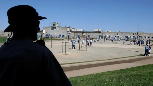 Life Imprisoned Murderer Strangles Wife During Prison Visit