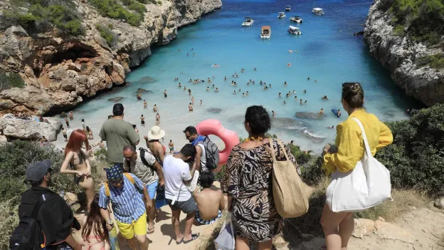 Mallorca Halts Collaboration with Influencers Due to Overcrowding by Selfie Seekers
