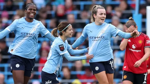 Man City Dominates Manchester Derby, Threatens Chelsea's WSL Reign