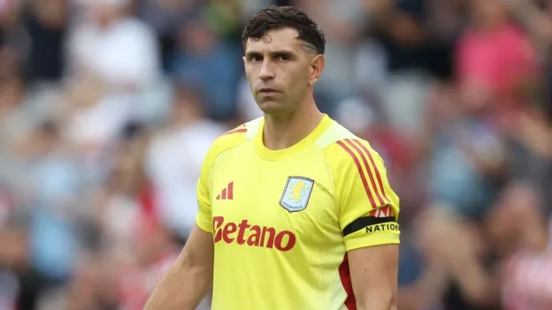 Man Utd Transfer Rumors: Emiliano Martínez's Future Uncertain