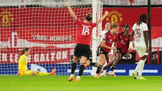 Manchester United Defeats PSG 2-1 in Women's Champions League Clash