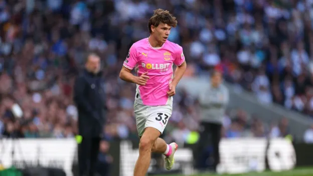 Manchester United Eyes Tyler Dibling for UCL Qualification