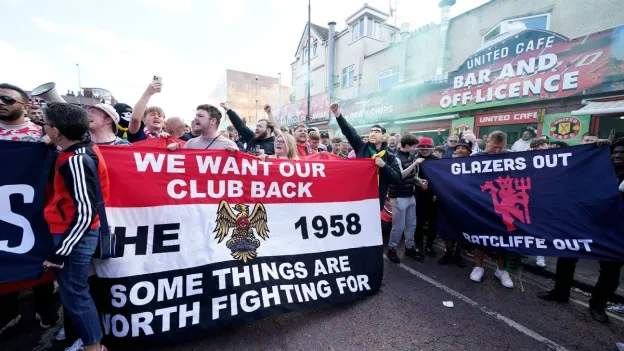 Manchester United Fans Postpone Protest Against Club Ownership