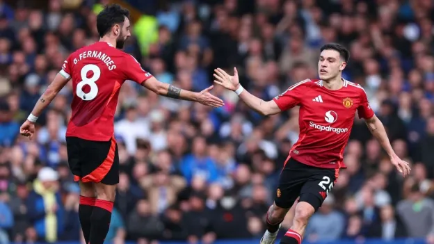 Manchester United Salvages Dramatic Draw Against Everton