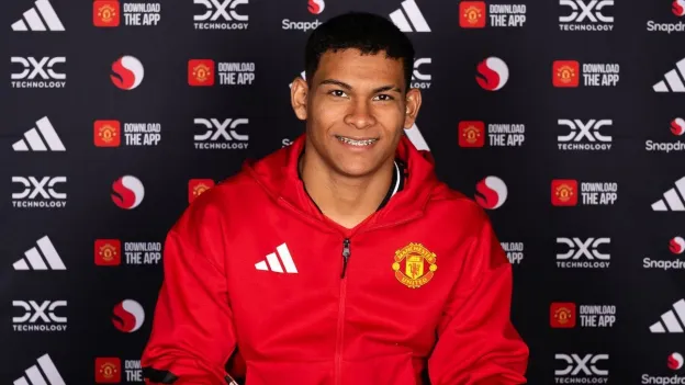Manchester United Signs 18-Year-Old Paraguayan Defender Diego Leon
