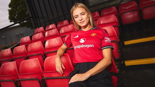 Manchester United Signs Former Barcelona Star Fridolina Rolfö Until 2027