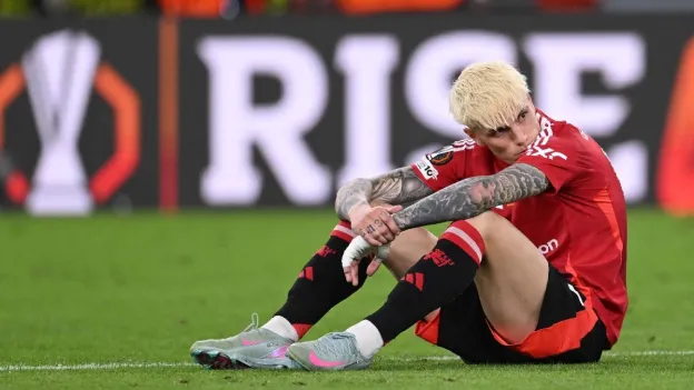 Manchester United Struggle to Maximize Value from Outgoing Transfers