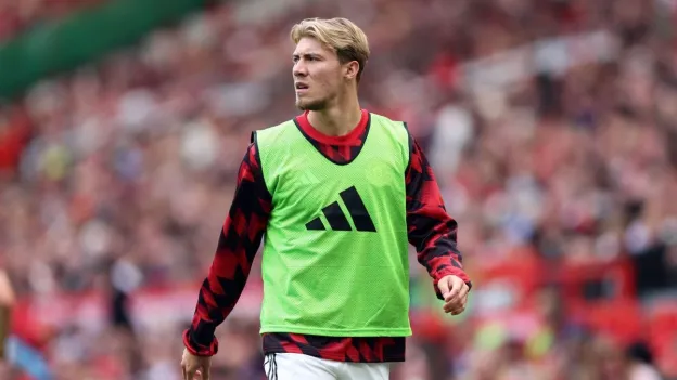 Manchester United's Rasmus Højlund Completes Loan Move to Napoli