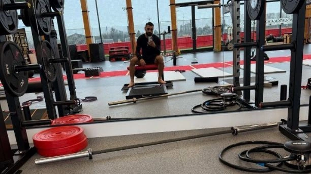Mohamed Salah Trains Alone in Gym as Liverpool Travel to Milan