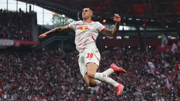 Newcastle Makes €90 Million Bid for Benjamin Sesko, Man United to Respond?