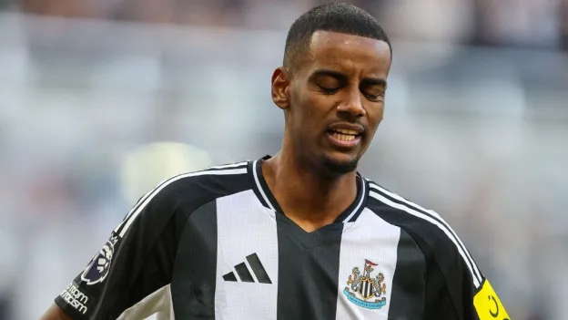 Newcastle Manager Eddie Howe Hopes for Quick Resolution in Alexander Isak Speculation