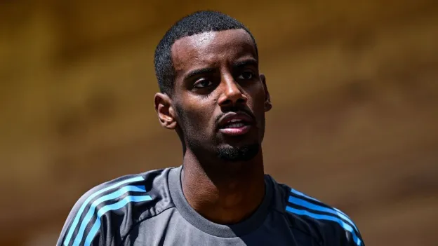 Newcastle's Isak to Miss Liverpool Clash, Howe Hopeful for Reintegration