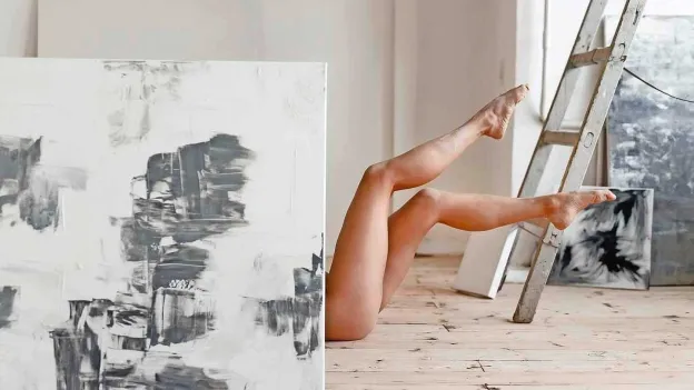 Nude model in art class asked to wear clothes