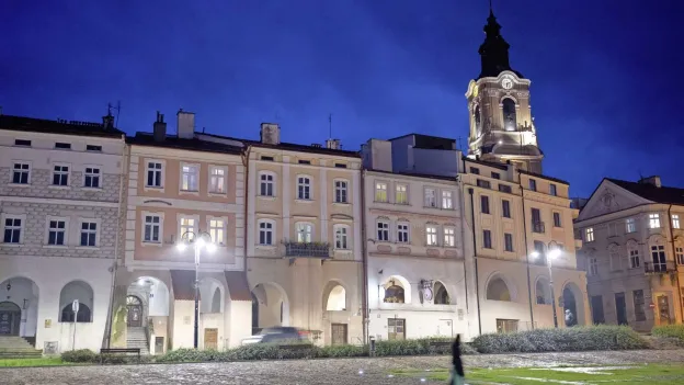 Poland Faces Challenges as Millions of Ukrainian Refugees Impact Support for Asylum Seekers