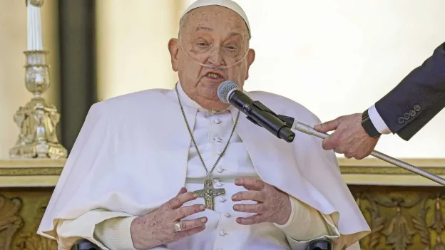 Pope Appears in Public after Hospitalization