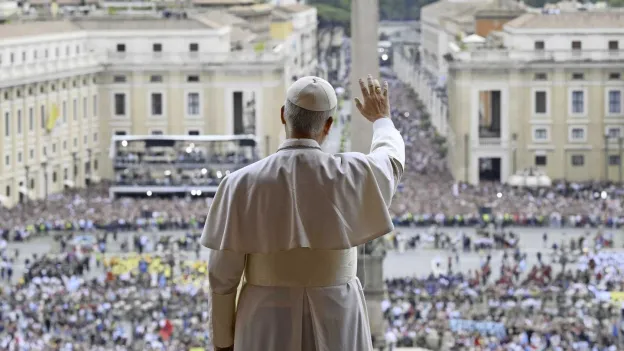 Pope Leo XIV's Festive Inauguration Surrounded by Rituals and Traditions