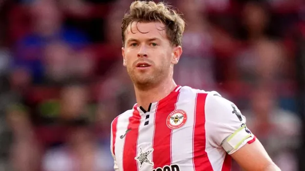 Premier League Transfer Rumors: Liverpool, Man Utd, Spurs Eye Brentford's Nathan Collins