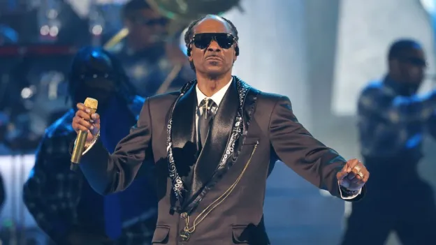 Snoop Dogg Challenges Tom Brady and Rob Mac's Soccer Clubs in a Playful Banter