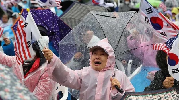 Thousands Rally in Support of Ousted South Korean President