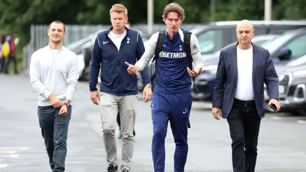 Tottenham Targets Paquetá, Simons, and Rabiot Before Transfer Deadline