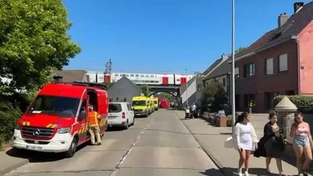 Traffic Chaos at Belgian Coast Due to Summer Temperatures: Three Passengers Fall Ill in Stranded Train