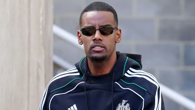 Transfer Window Update: Liverpool Pursue Isak, Man United and Chelsea Make Moves