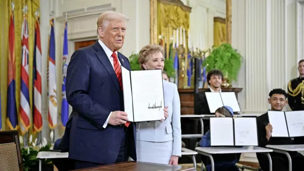 Trump Orders Dismantling of US Department of Education