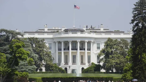 US Government Mistakenly Emails Ukrainians to Leave Country