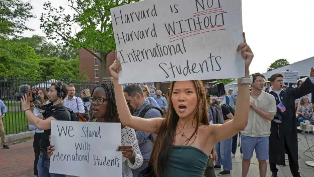 US Tightens Visa Requirements for Dutch Students Amid Social Media Scrutiny