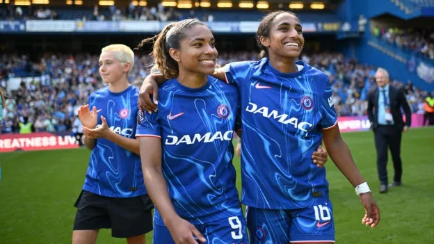 USWNT Stars Adapt to Life in England: Roundabouts, Sheepherding, and Hot Sauce