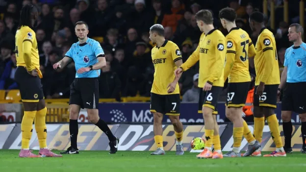 VAR Controversy: Manchester United Denied Second Handball Penalty at Wolves
