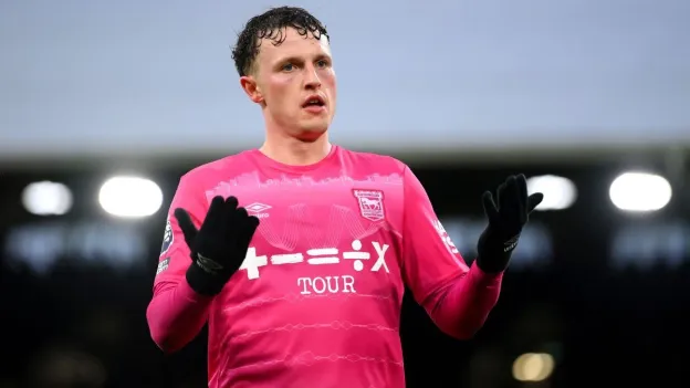 Wrexham Breaks Transfer Record with Signing of Wales Striker Nathan Broadhead