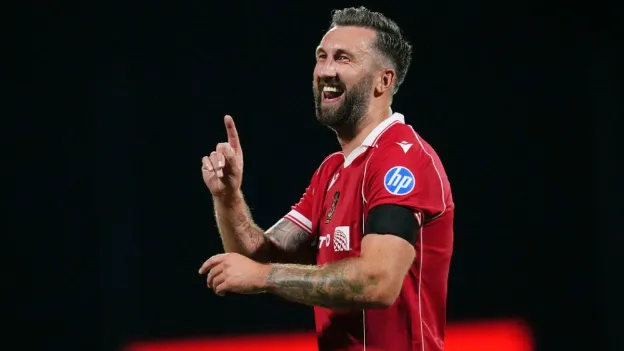 Wrexham's Ollie Palmer Leaves for Swindon Town After 3.5 Years